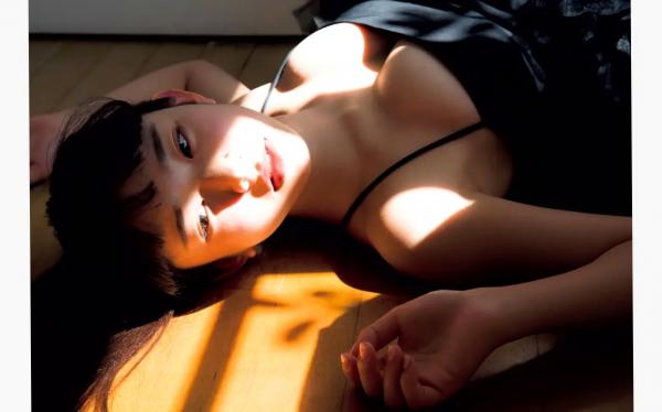    Marina Nagasawa 長澤茉里奈Pocchi 2写真：居家弹唱、比基尼诱惑与孔雀森林精灵风第93张图片