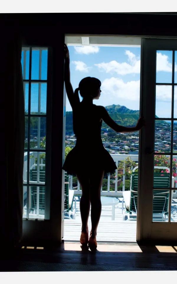    Marina Nagasawa 長澤茉里奈Pocchi 2写真：居家弹唱、比基尼诱惑与孔雀森林精灵风第94张图片