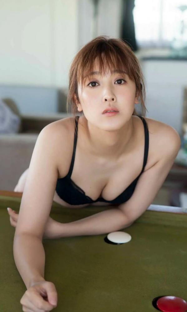    Hikaru Yamamoto 山本ひかる - Mysterious Eyes 居家私房诱惑与海边清新写真合集第15张图片