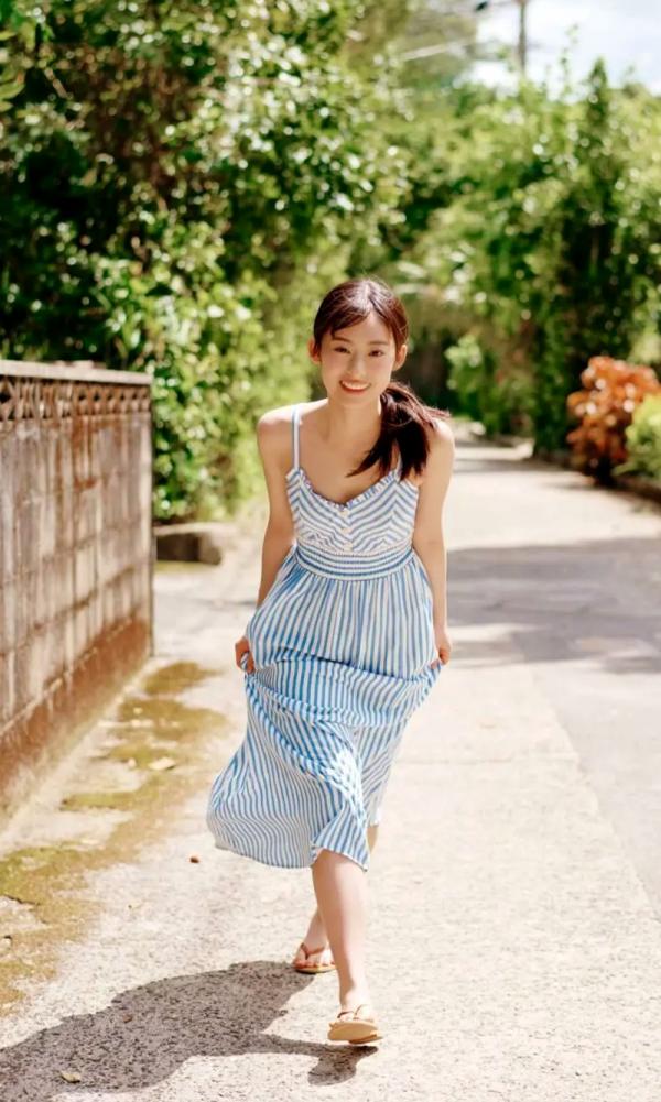    Ayaka Imoto 井本彩花「ヒロインは凛として美しい17歳。」清纯比基尼少女海边写真，精致五官尽显氧气活力，带来治愈系美感的夏日视觉盛宴。第2张图片