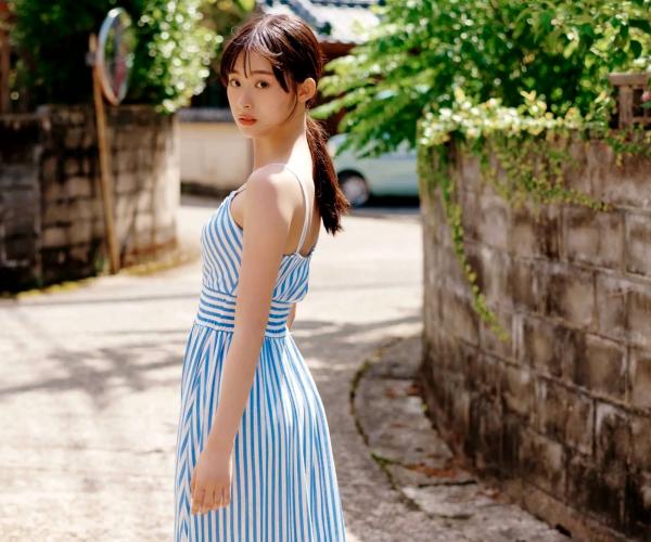    Ayaka Imoto 井本彩花「ヒロインは凛として美しい17歳。」清纯比基尼少女海边写真，精致五官尽显氧气活力，带来治愈系美感的夏日视觉盛宴。第4张图片
