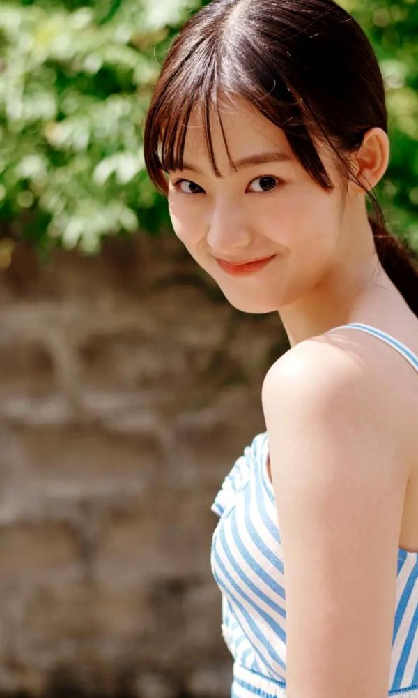    Ayaka Imoto 井本彩花「ヒロインは凛として美しい17歳。」清纯比基尼少女海边写真，精致五官尽显氧气活力，带来治愈系美感的夏日视觉盛宴。第5张图片