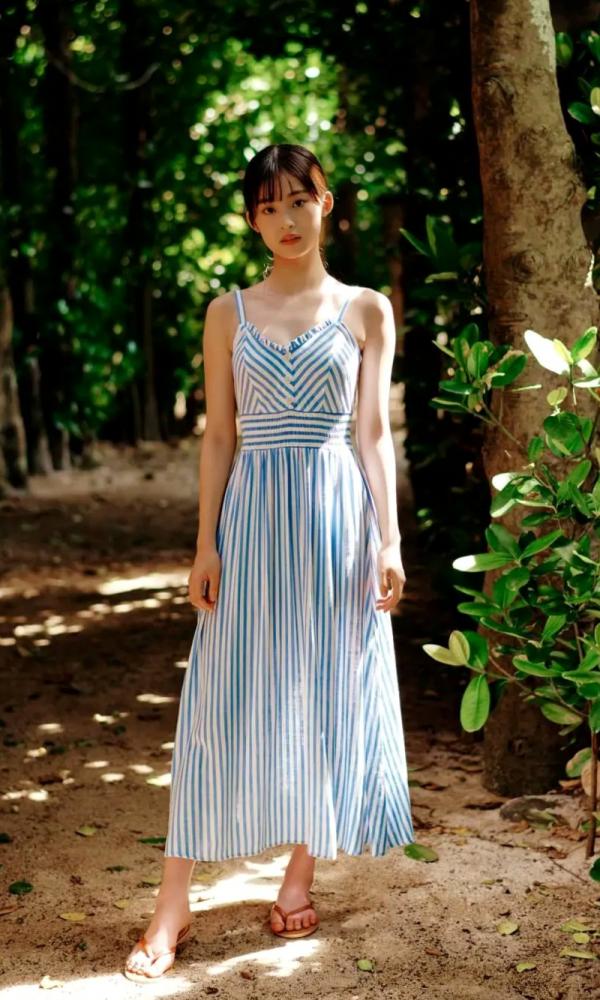    Ayaka Imoto 井本彩花「ヒロインは凛として美しい17歳。」清纯比基尼少女海边写真，精致五官尽显氧气活力，带来治愈系美感的夏日视觉盛宴。第6张图片