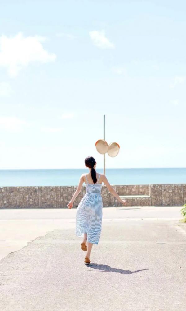    Ayaka Imoto 井本彩花「ヒロインは凛として美しい17歳。」清纯比基尼少女海边写真，精致五官尽显氧气活力，带来治愈系美感的夏日视觉盛宴。第9张图片