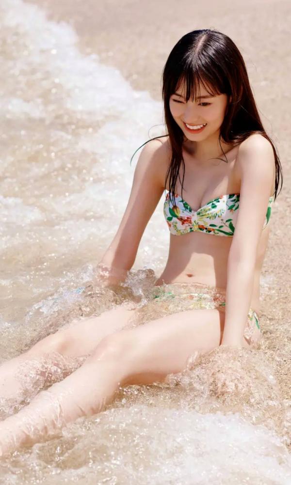    Ayaka Imoto 井本彩花「ヒロインは凛として美しい17歳。」清纯比基尼少女海边写真，精致五官尽显氧气活力，带来治愈系美感的夏日视觉盛宴。第14张图片