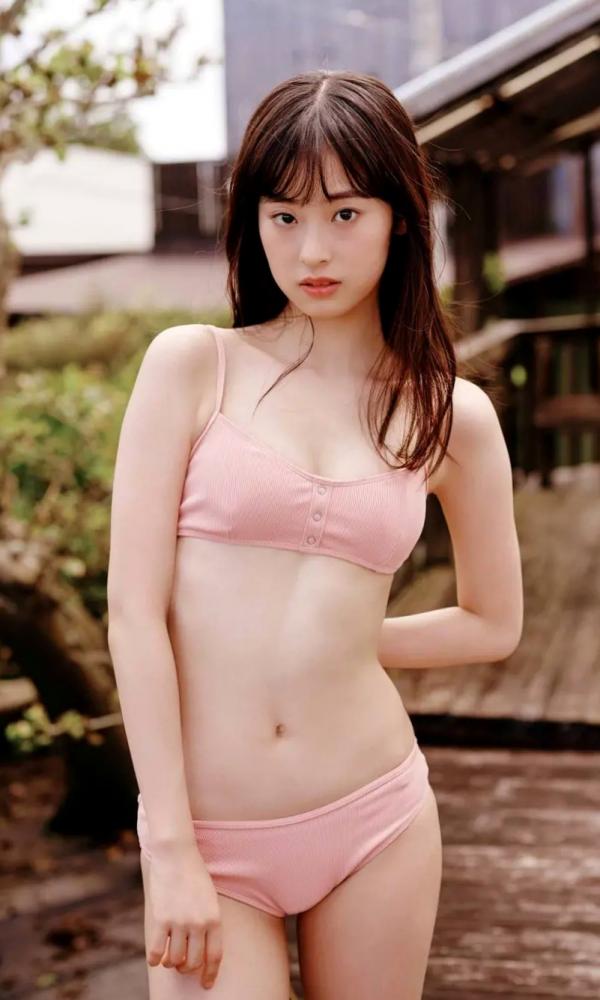    Ayaka Imoto 井本彩花「ヒロインは凛として美しい17歳。」清纯比基尼少女海边写真，精致五官尽显氧气活力，带来治愈系美感的夏日视觉盛宴。第33张图片
