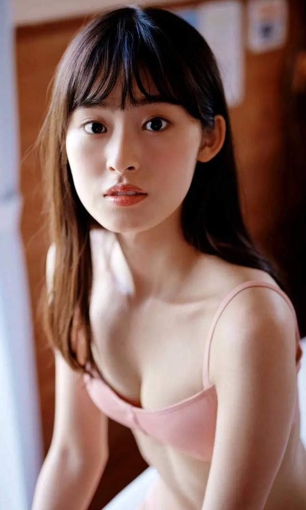    Ayaka Imoto 井本彩花「ヒロインは凛として美しい17歳。」清纯比基尼少女海边写真，精致五官尽显氧气活力，带来治愈系美感的夏日视觉盛宴。第35张图片