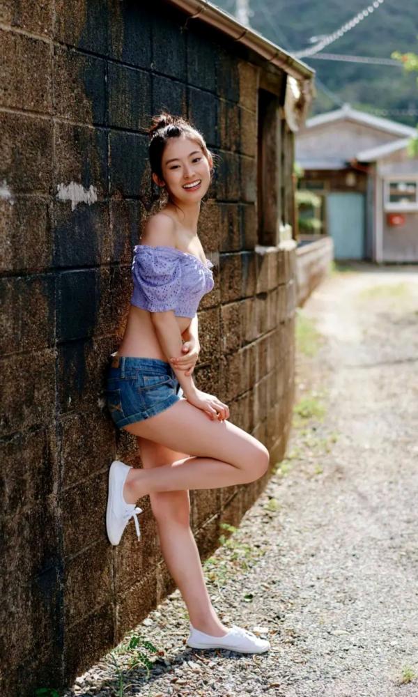    Ayaka Imoto 井本彩花「ヒロインは凛として美しい17歳。」清纯比基尼少女海边写真，精致五官尽显氧气活力，带来治愈系美感的夏日视觉盛宴。第38张图片