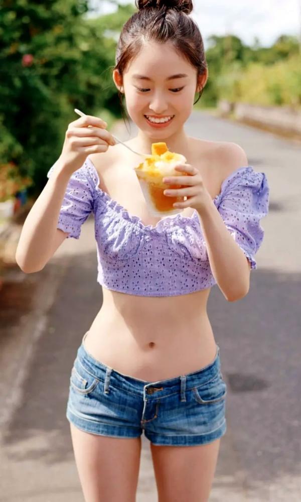    Ayaka Imoto 井本彩花「ヒロインは凛として美しい17歳。」清纯比基尼少女海边写真，精致五官尽显氧气活力，带来治愈系美感的夏日视觉盛宴。第39张图片