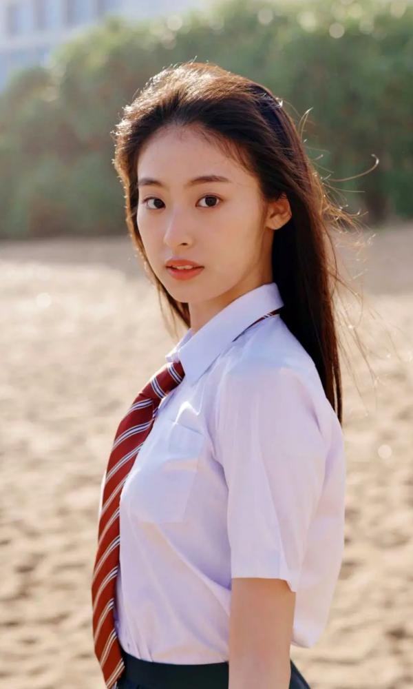    Ayaka Imoto 井本彩花「ヒロインは凛として美しい17歳。」清纯比基尼少女海边写真，精致五官尽显氧气活力，带来治愈系美感的夏日视觉盛宴。第51张图片