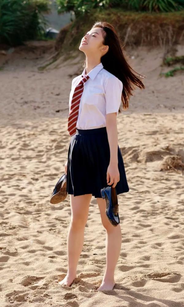    Ayaka Imoto 井本彩花「ヒロインは凛として美しい17歳。」清纯比基尼少女海边写真，精致五官尽显氧气活力，带来治愈系美感的夏日视觉盛宴。第52张图片
