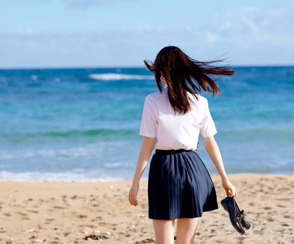    Ayaka Imoto 井本彩花「ヒロインは凛として美しい17歳。」清纯比基尼少女海边写真，精致五官尽显氧气活力，带来治愈系美感的夏日视觉盛宴。第53张图片