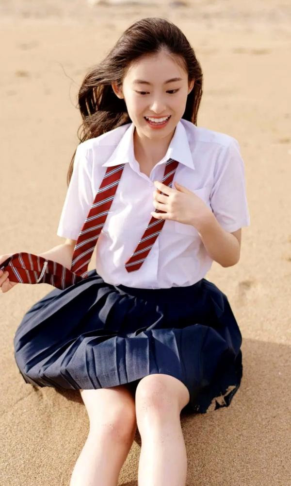    Ayaka Imoto 井本彩花「ヒロインは凛として美しい17歳。」清纯比基尼少女海边写真，精致五官尽显氧气活力，带来治愈系美感的夏日视觉盛宴。第54张图片