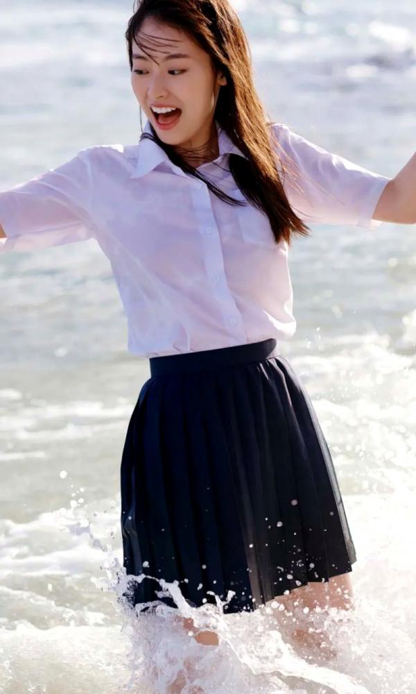    Ayaka Imoto 井本彩花「ヒロインは凛として美しい17歳。」清纯比基尼少女海边写真，精致五官尽显氧气活力，带来治愈系美感的夏日视觉盛宴。第57张图片