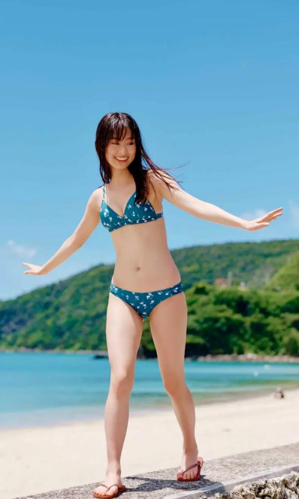    Ayaka Imoto 井本彩花「ヒロインは凛として美しい17歳。」清纯比基尼少女海边写真，精致五官尽显氧气活力，带来治愈系美感的夏日视觉盛宴。第60张图片