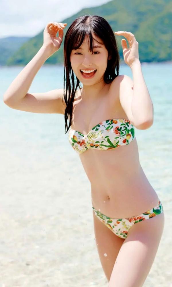    Ayaka Imoto 井本彩花「ヒロインは凛として美しい17歳。」清纯比基尼少女海边写真，精致五官尽显氧气活力，带来治愈系美感的夏日视觉盛宴。第61张图片