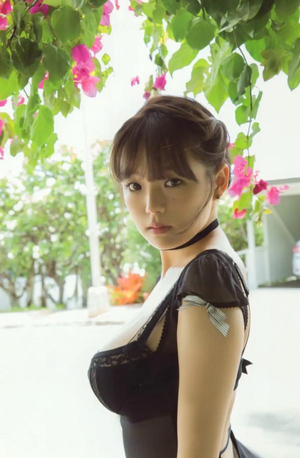    Ai Shinozaki 篠崎愛 - Mugen 夢幻：性感内衣写真与黑色裙装户外街拍，展现童颜巨乳极致诱惑曲线第4张图片