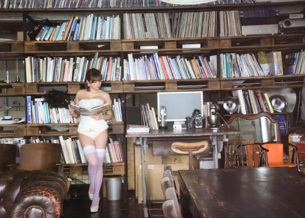    Ai Shinozaki 篠崎愛 - Mugen 夢幻：性感内衣写真与黑色裙装户外街拍，展现童颜巨乳极致诱惑曲线第55张图片