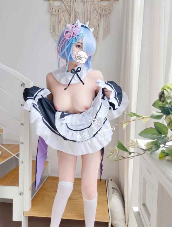    橙子喵酱-蕾姆cosplay私房大尺度，二次元女仆诱惑与白皙魅影第8张图片