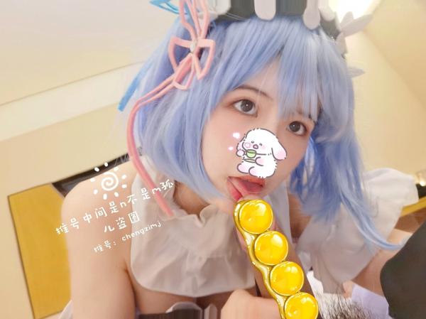    橙子喵酱-蕾姆cosplay私房大尺度，二次元女仆诱惑与白皙魅影第12张图片