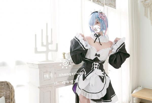    橙子喵酱-蕾姆cosplay私房大尺度，二次元女仆诱惑与白皙魅影第29张图片