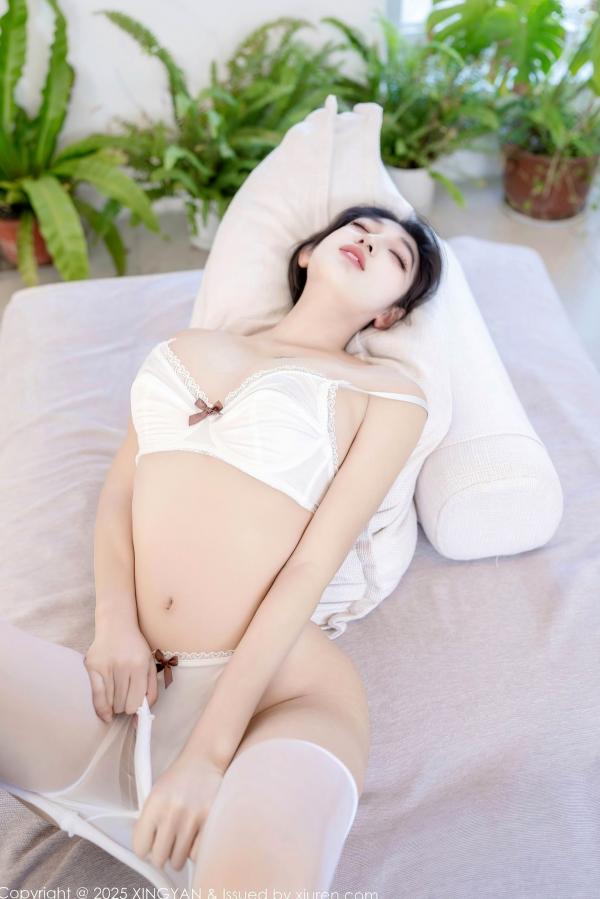    XINGYAN星颜社-334-星冉：白色蕾丝内衣与纯白丝袜的居家私房诱惑，感受极致清纯与性感的视觉盛宴第37张图片