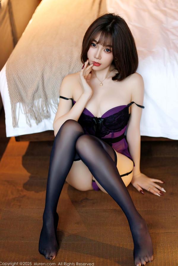    徐莉芝Booty最新私房写真，XiuRen秀人网御姐黑皮衣诱惑与紫色内衣黑丝极致碰撞，性感身材曲线尽显，绝美高清视觉盛宴第85张图片
