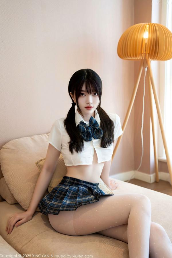    XingYan星颜社-332-白露lulu-首套性感JK制服白衬衫格子短裙-居家私房纯欲美腿套图-2025.04.10第1张图片