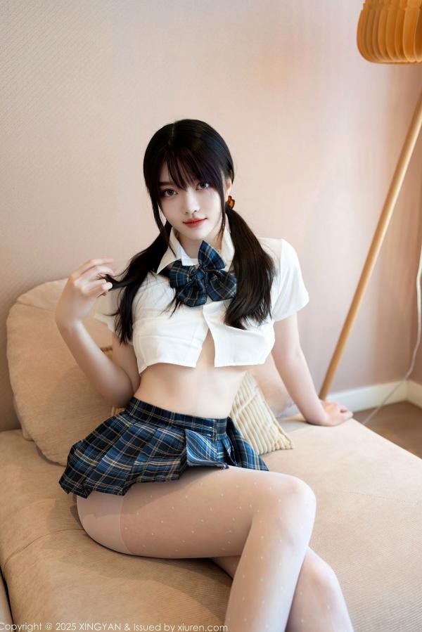    XingYan星颜社-332-白露lulu-首套性感JK制服白衬衫格子短裙-居家私房纯欲美腿套图-2025.04.10第3张图片
