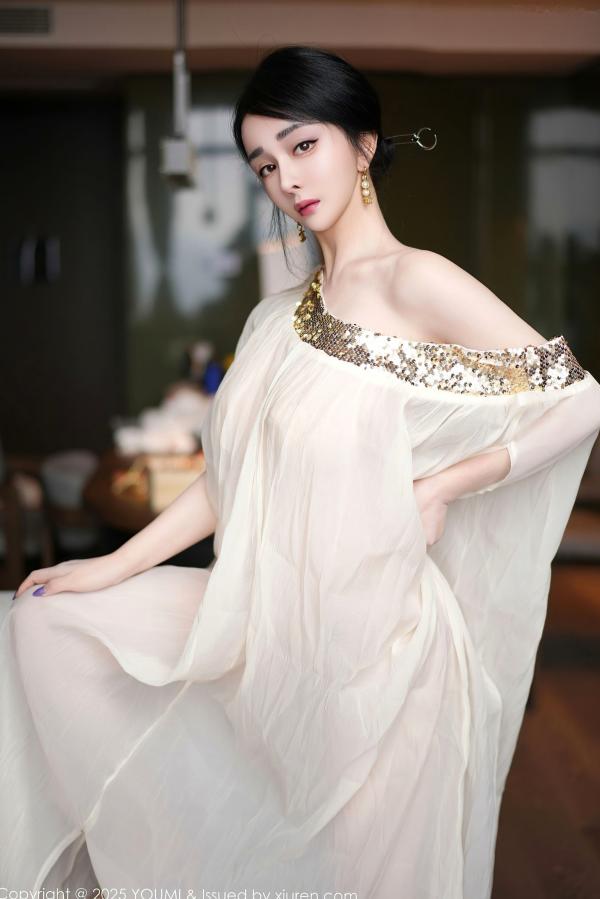    YouMi尤蜜荟-1132-允尔：轻透白纱裙与金色珠链的艺术，奢华性感女神呈现极致私房视觉盛宴第1张图片
