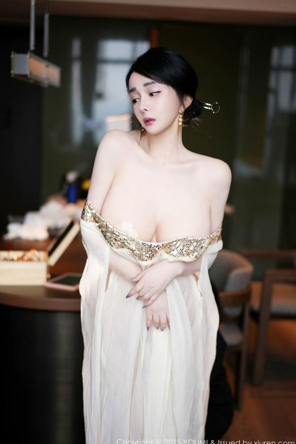    YouMi尤蜜荟-1132-允尔：轻透白纱裙与金色珠链的艺术，奢华性感女神呈现极致私房视觉盛宴第16张图片