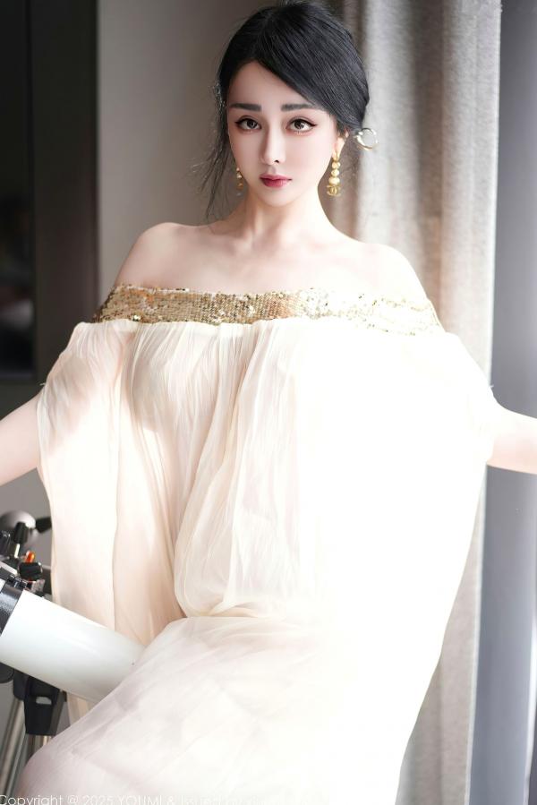    YouMi尤蜜荟-1132-允尔：轻透白纱裙与金色珠链的艺术，奢华性感女神呈现极致私房视觉盛宴第26张图片