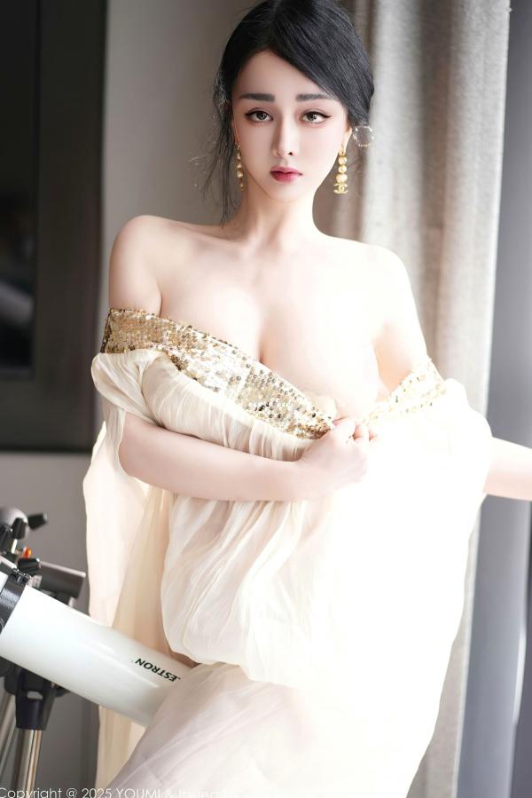    YouMi尤蜜荟-1132-允尔：轻透白纱裙与金色珠链的艺术，奢华性感女神呈现极致私房视觉盛宴第28张图片