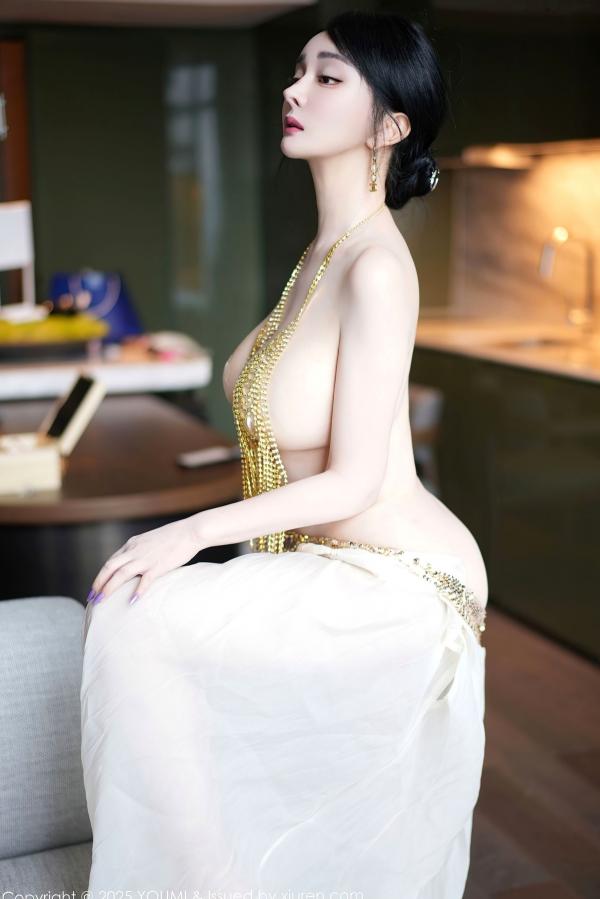    YouMi尤蜜荟-1132-允尔：轻透白纱裙与金色珠链的艺术，奢华性感女神呈现极致私房视觉盛宴第45张图片