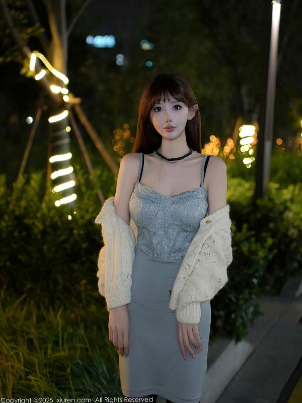    秀人网9765李金金私房大尺度写真，灰色蕾丝裙与性感黑丝诱惑，酒店套房展现撩人曲线美，冷艳女神写真第6张图片