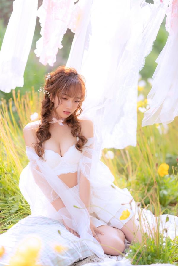 过期米线线喵   过期米线线喵-084-夏日限定-晒衣服：花海中的灵动仙女，纯白蕾丝私房写真，极致身材尽显清纯诱惑与日系唯美感第40张图片