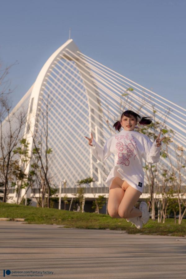    Fantasy-Factory-小丁Ding-元气双马尾桥下户外露出play-大胆激进大尺度私拍-2022.05第12张图片