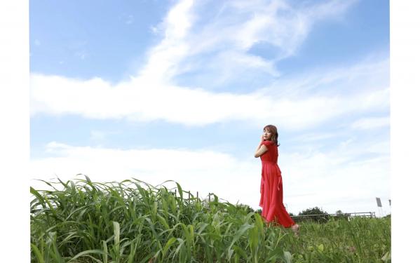    白川のぞみ 白蜜桃 vol.2 精致红裙与性感内衣写真集，展现多元女神魅力第2张图片