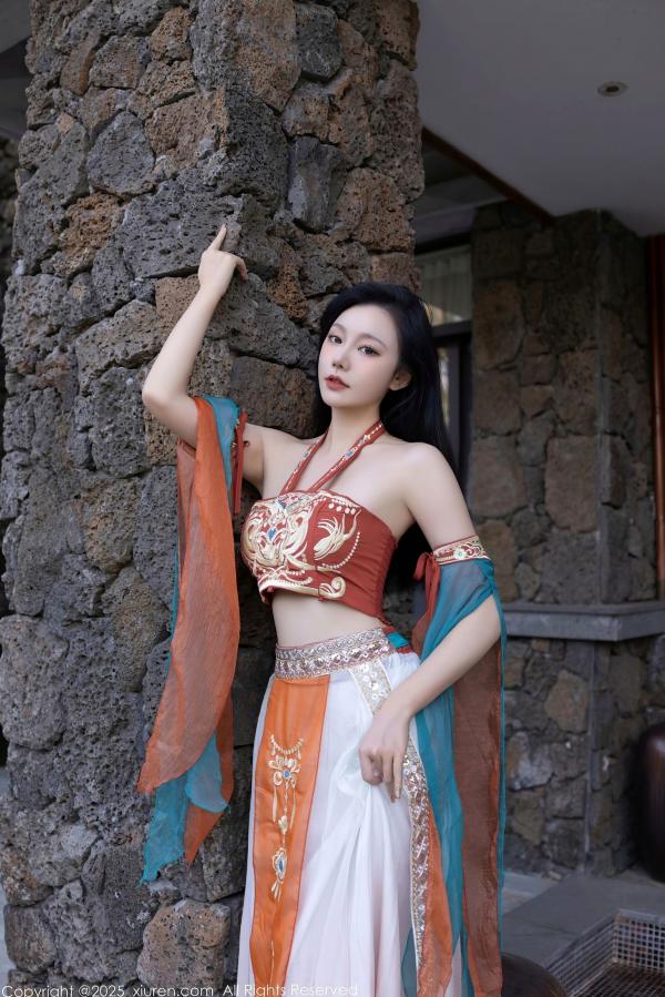    XiuRen秀人网-9757-安然anran-西域风情古装抹胸照，演绎国潮古典韵味，完美身材尽显东方仙气女神范第1张图片