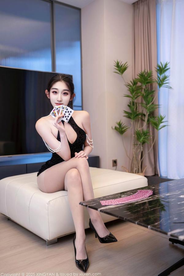    XingYan星颜社-327-星冉-黑色改良旗袍私房摄影-极致丝袜美腿诱惑-玩转扑克牌性感大片第42张图片