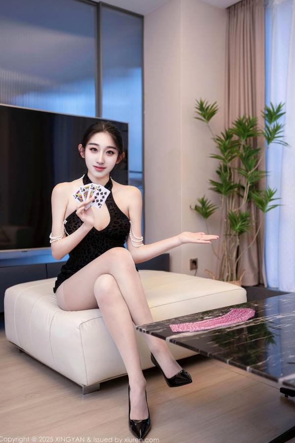    XingYan星颜社-327-星冉-黑色改良旗袍私房摄影-极致丝袜美腿诱惑-玩转扑克牌性感大片第43张图片