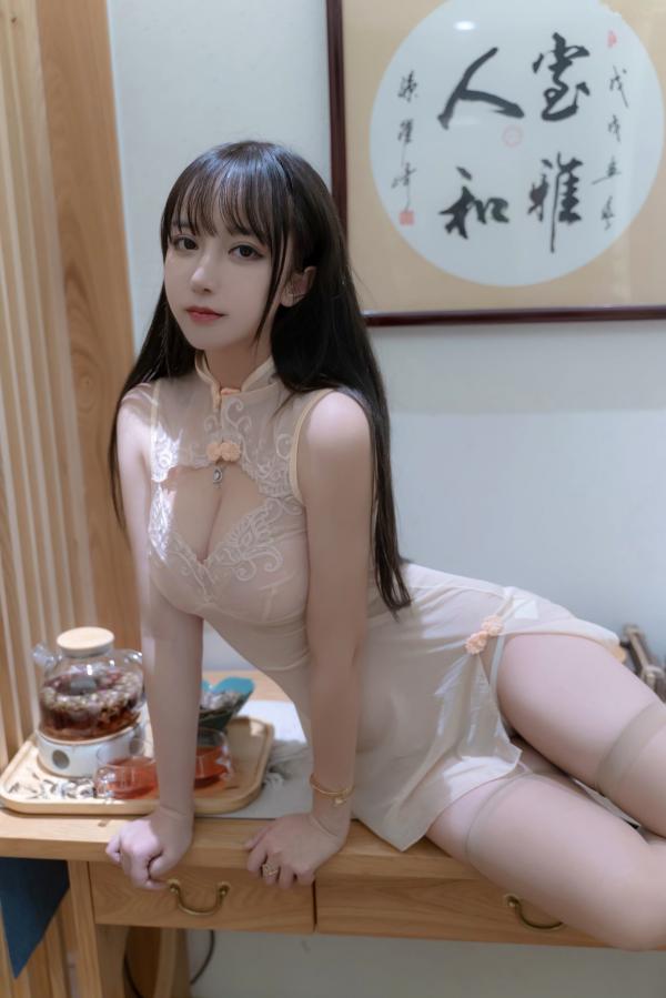 过期米线线喵   过期米线线喵-温泉本：湿身改良旗袍美腿诱惑，极品私房性感写真第11张图片