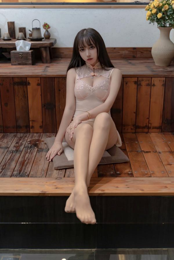 过期米线线喵   过期米线线喵-温泉本：湿身改良旗袍美腿诱惑，极品私房性感写真第24张图片