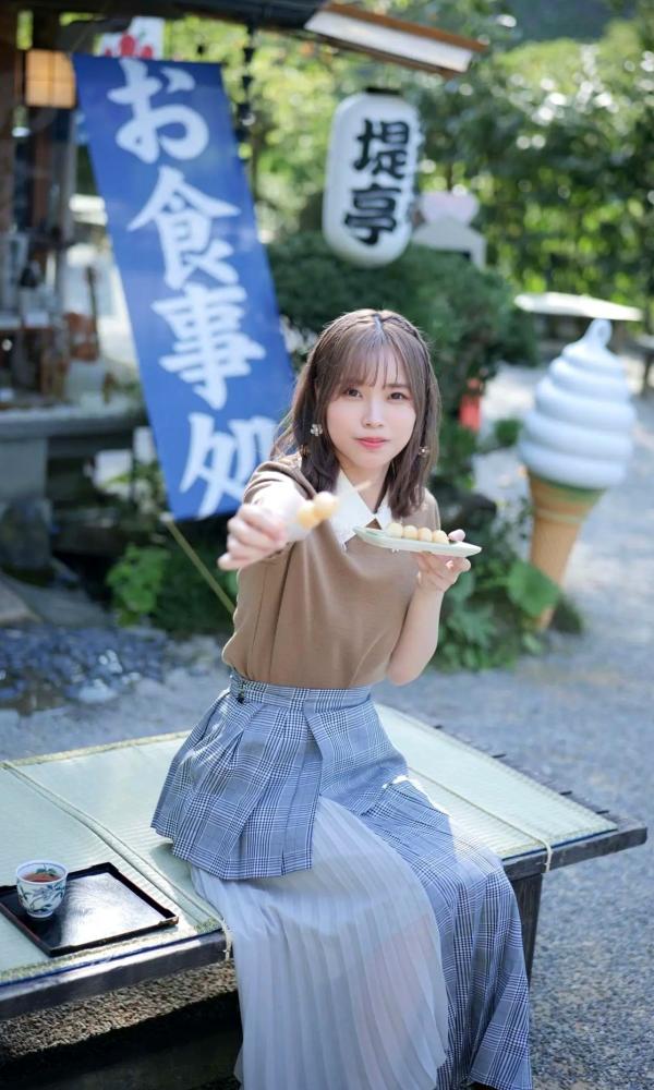    Liyuu写真集「いつまでも、ずっと。」清新甜美户外写真，可爱花裙与海边车拍，尽显灵动治愈女神范儿第17张图片