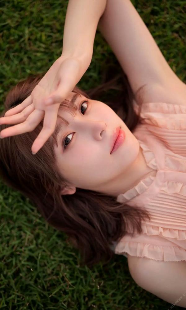    Liyuu写真集「いつまでも、ずっと。」清新甜美户外写真，可爱花裙与海边车拍，尽显灵动治愈女神范儿第23张图片