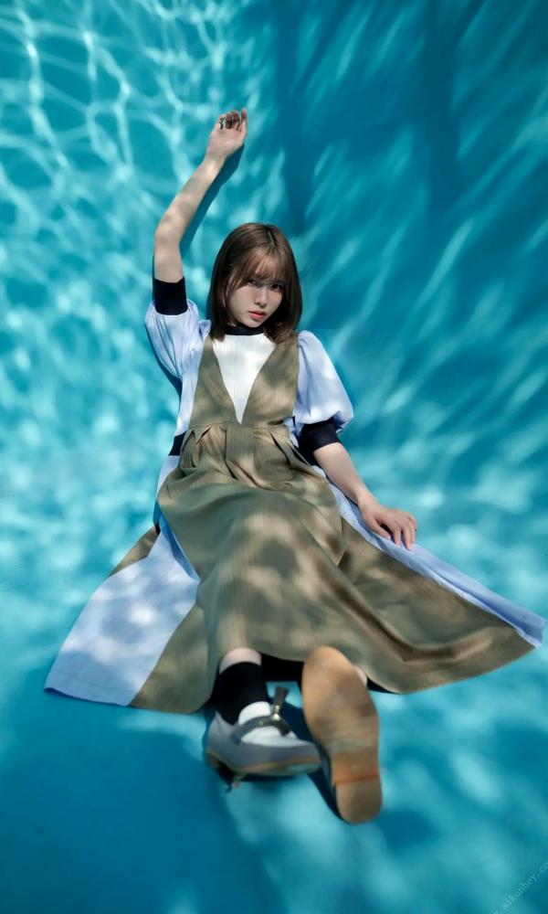    Liyuu写真集「いつまでも、ずっと。」清新甜美户外写真，可爱花裙与海边车拍，尽显灵动治愈女神范儿第28张图片