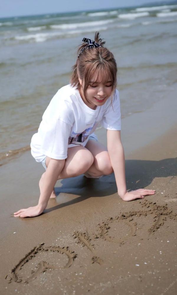    Liyuu写真集「いつまでも、ずっと。」清新甜美户外写真，可爱花裙与海边车拍，尽显灵动治愈女神范儿第48张图片