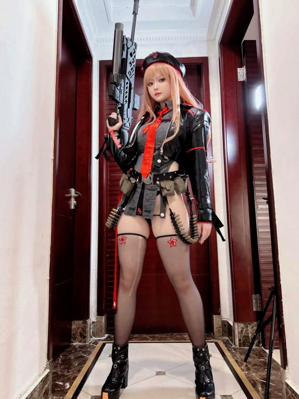    屿鱼 - Nikke系列高还原COSPLAY：皮衣诱惑、战术装备与粉色兔女郎百变造型鉴赏第27张图片