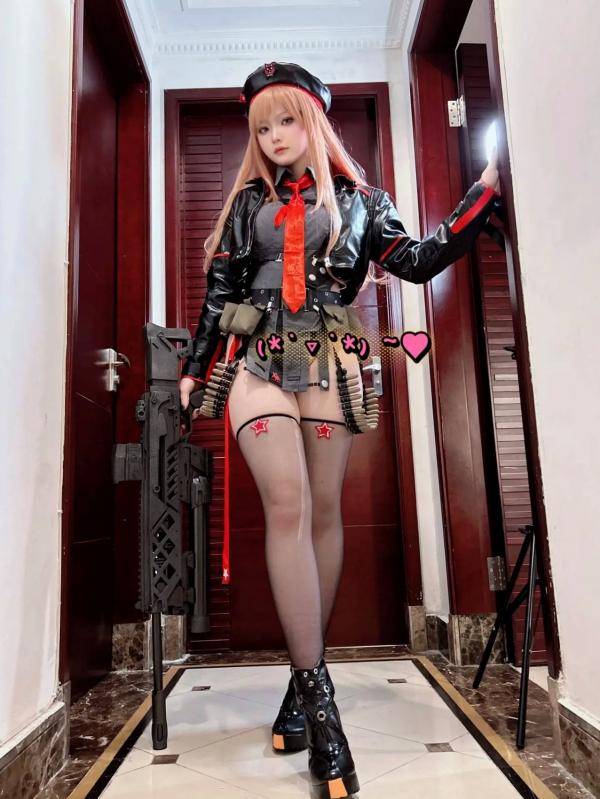    屿鱼 - Nikke系列高还原COSPLAY：皮衣诱惑、战术装备与粉色兔女郎百变造型鉴赏第28张图片