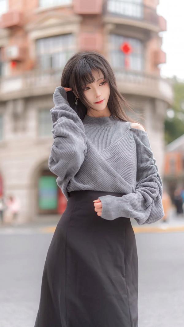    坂坂白 - 生日写真（街拍风格、灰色露肩针织衫、咖啡闲暇、清新唯美、气质女神）第16张图片